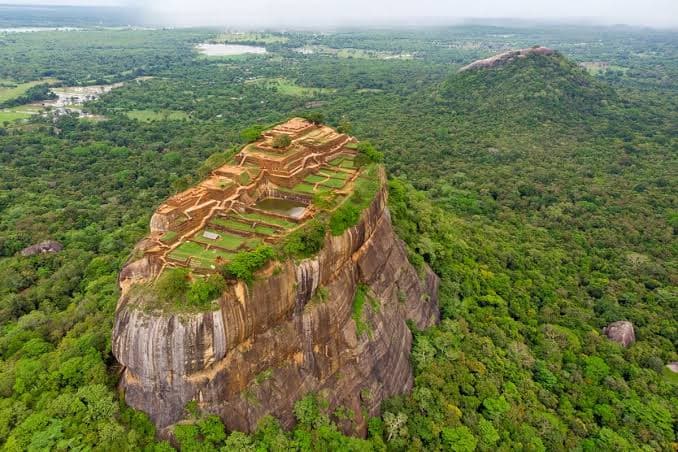 Sri Lanka Classic — Colombo, Sigiriya and Galle